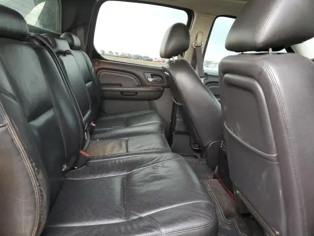 2011 CADILLAC ESCALADE EXT PREMIUM  