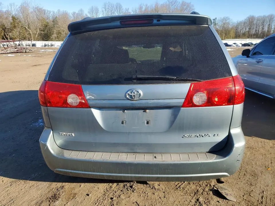 2010 TOYOTA SIENNA LE 7-PASSENGER  