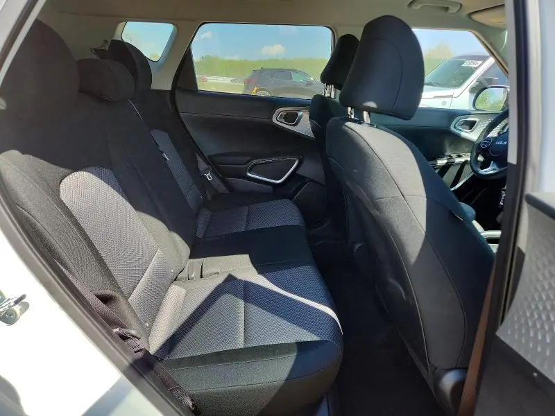 2024 KIA SOUL LX  
