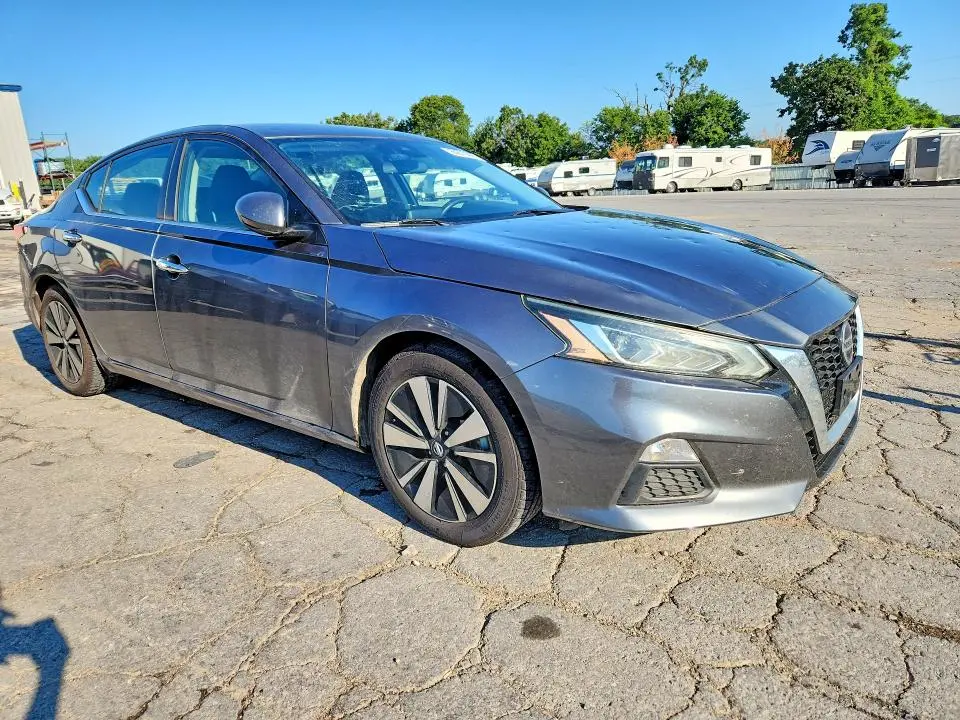 2022 NISSAN ALTIMA SV  