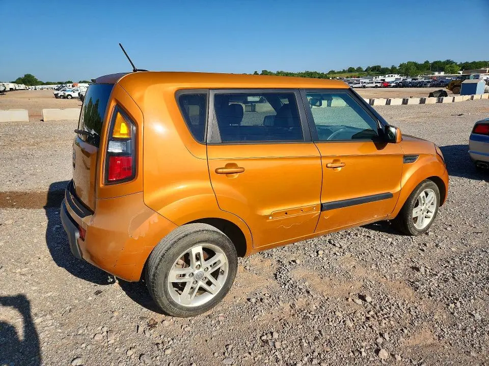 2011 KIA SOUL +  