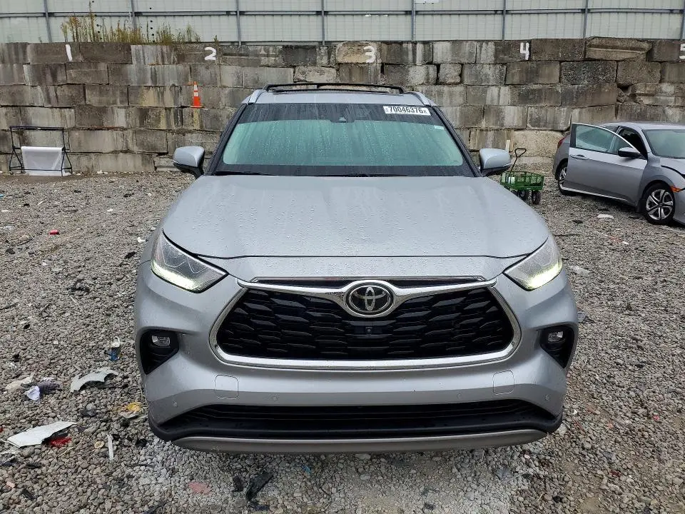 2023 TOYOTA HIGHLANDER PLATINUM  