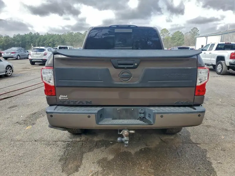 2017 NISSAN TITAN SV  