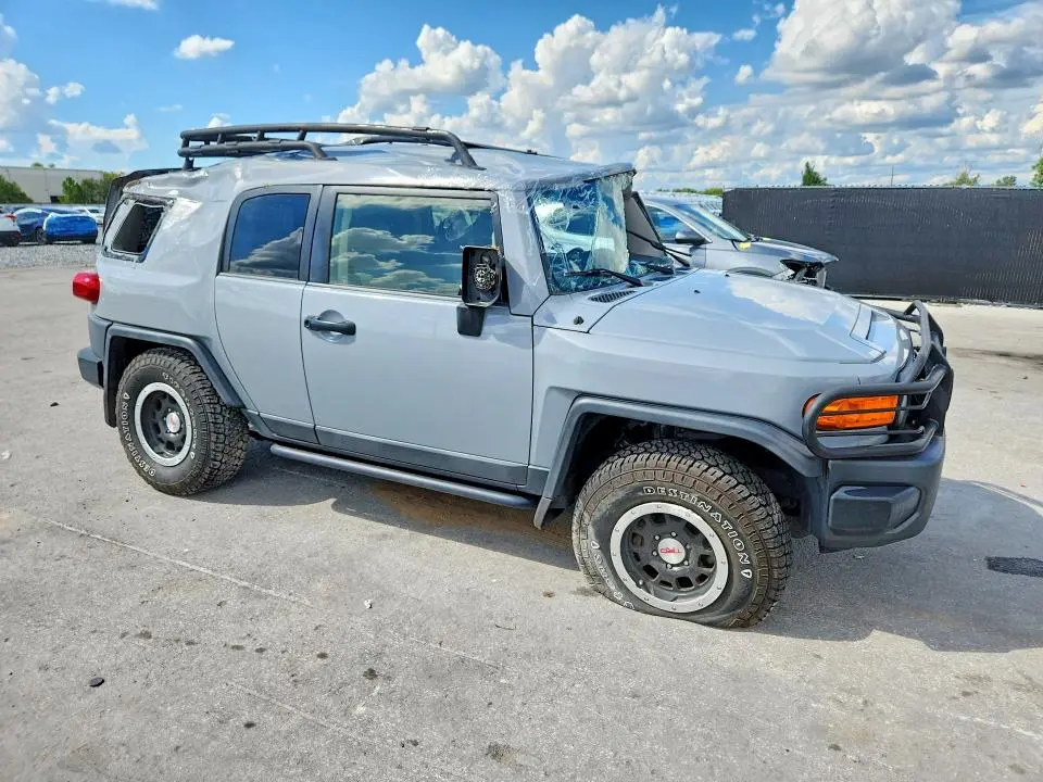2013 TOYOTA FJ CRUISER BASE  