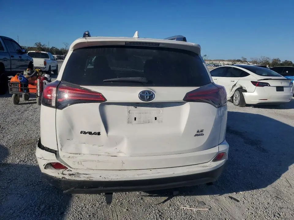 2018 TOYOTA RAV4 LE  