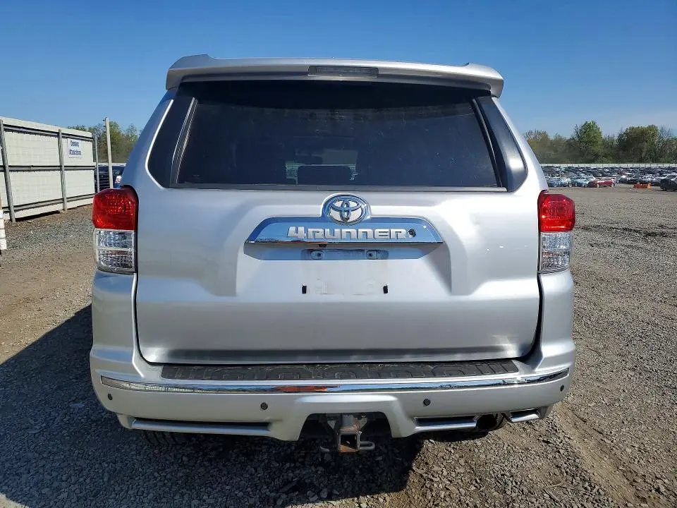 2011 TOYOTA 4RUNNER SR5  