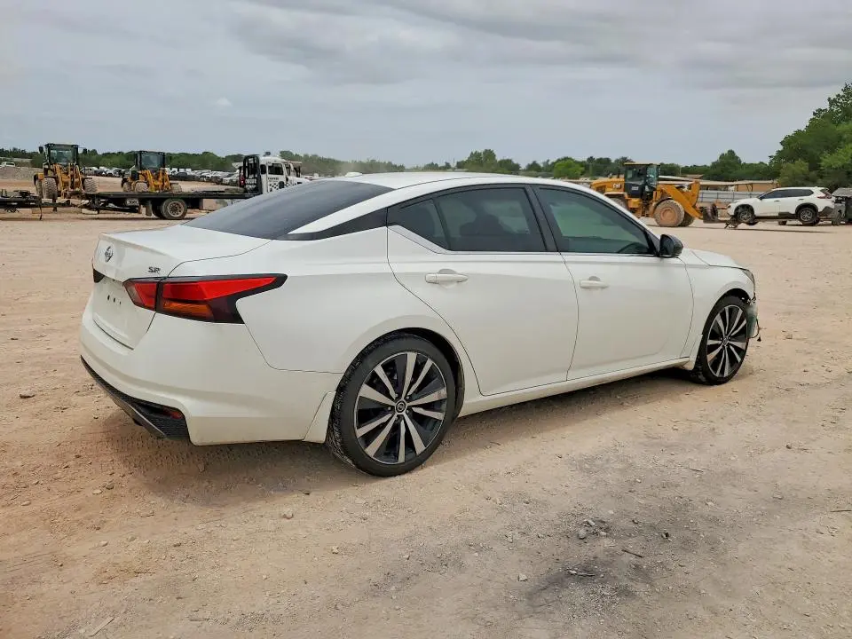 2019 NISSAN ALTIMA SR  