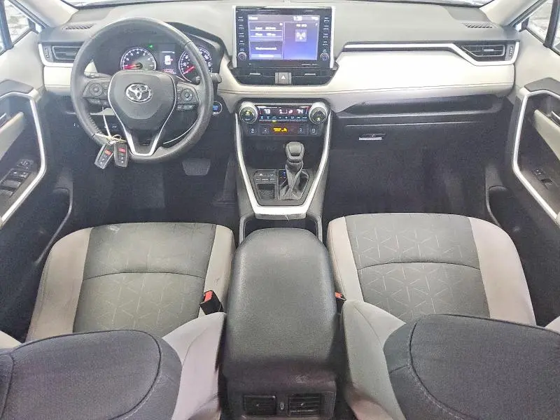 2022 TOYOTA RAV4 XLE  