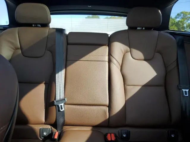 2021 VOLVO XC60 T6 MOMENTUM  