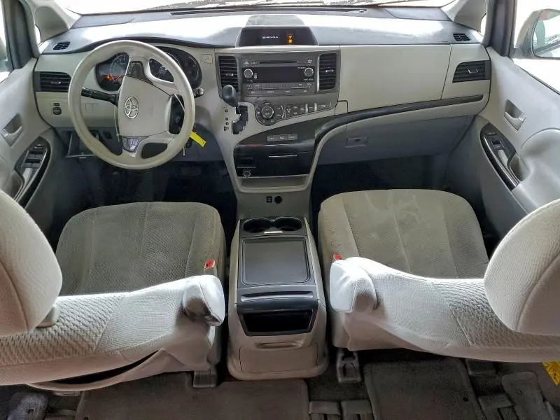 2014 TOYOTA SIENNA LE  