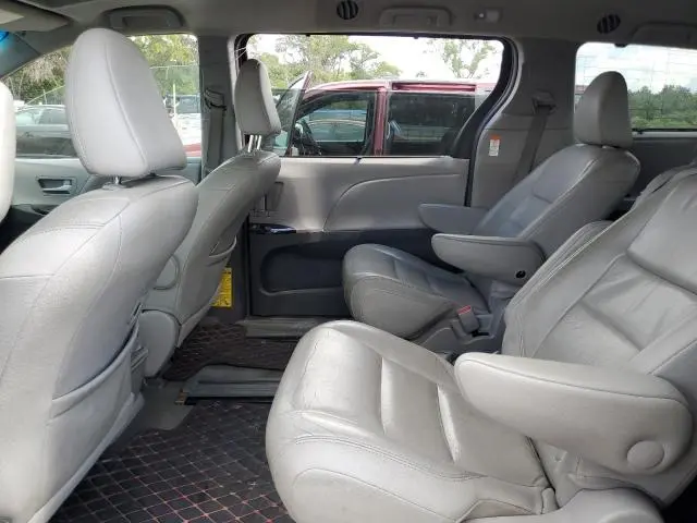 2015 TOYOTA SIENNA XLE  