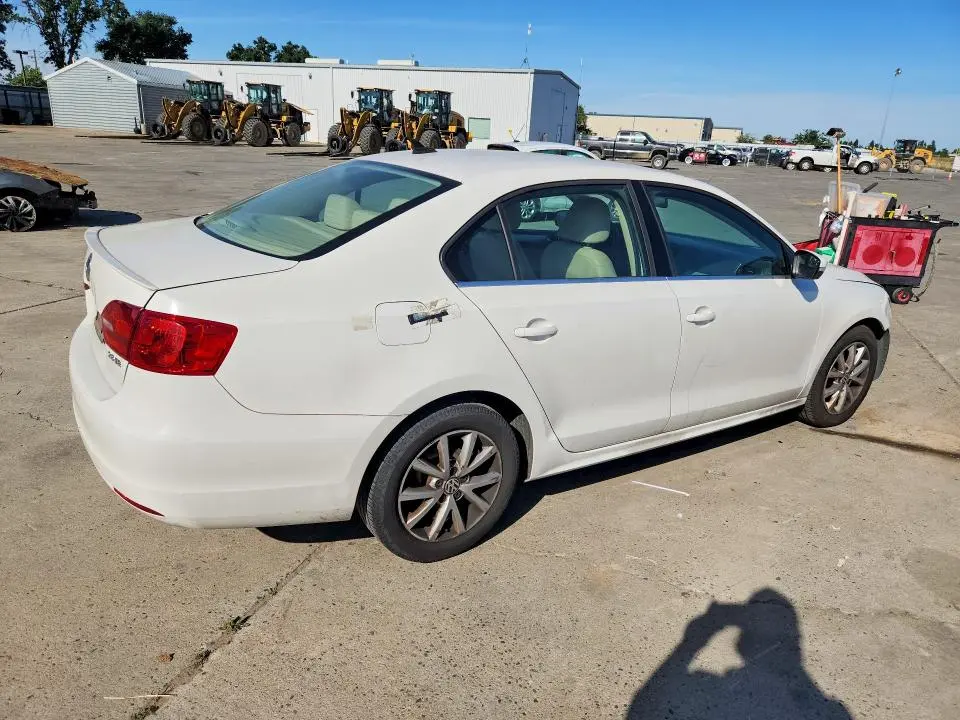 2013 VOLKSWAGEN JETTA SE  