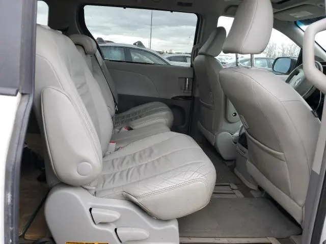 2011 TOYOTA SIENNA XLE  