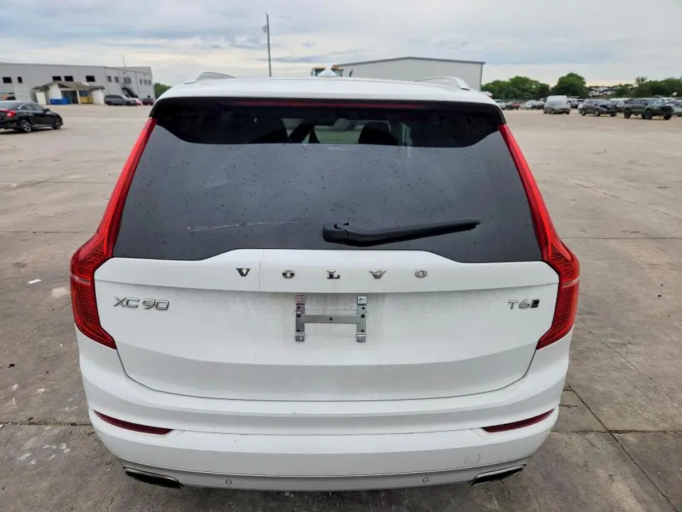 2020 VOLVO XC90 T6 MOMENTUM  