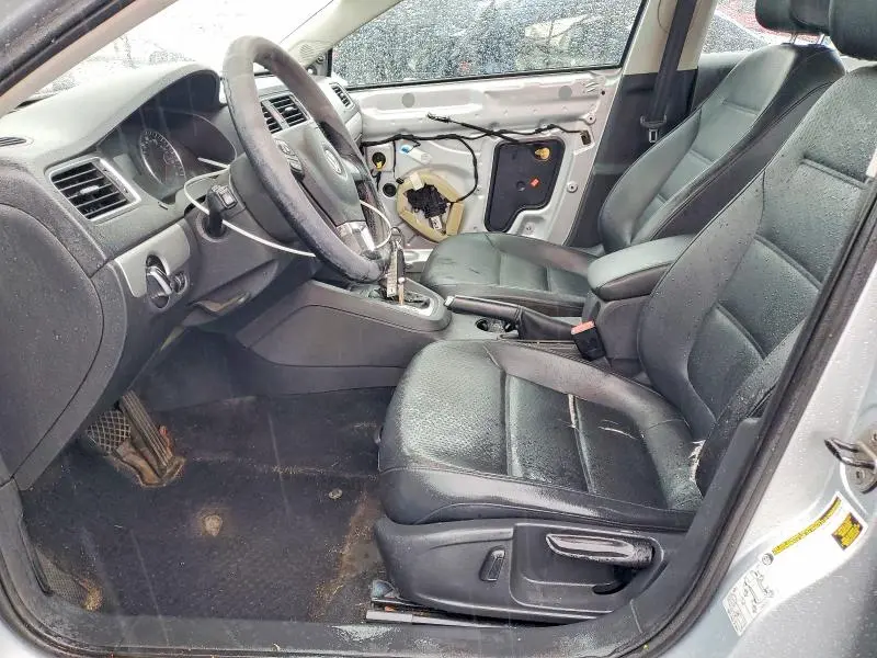 2013 VOLKSWAGEN JETTA SE  