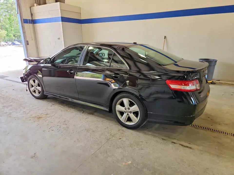 2011 TOYOTA CAMRY SE  