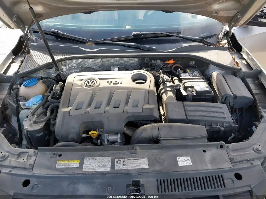 2014 VOLKSWAGEN PASSAT 2.0L TDI SE