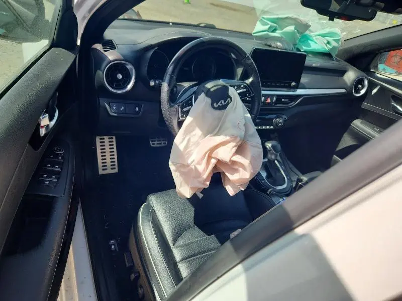 2023 KIA FORTE GT LINE  