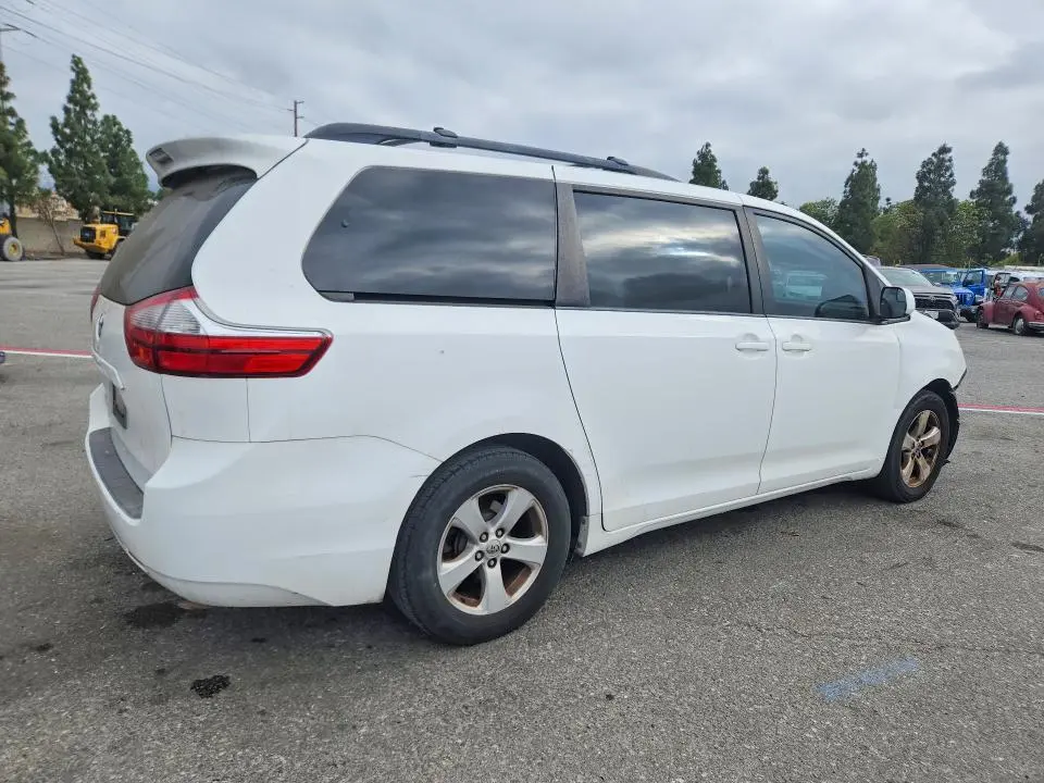 2015 TOYOTA SIENNA LE  