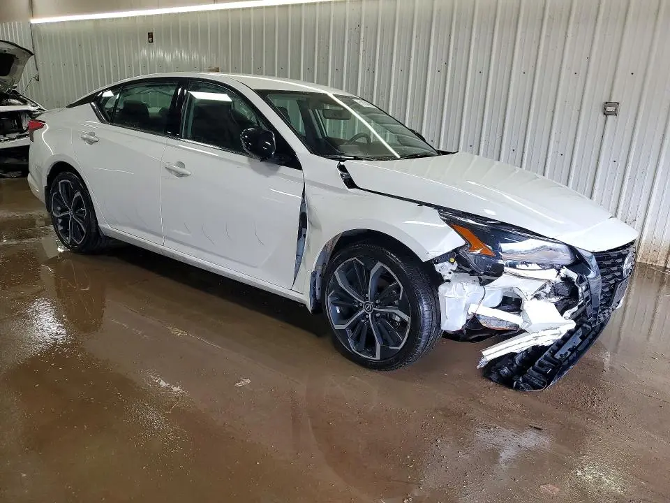 2024 NISSAN ALTIMA SR  