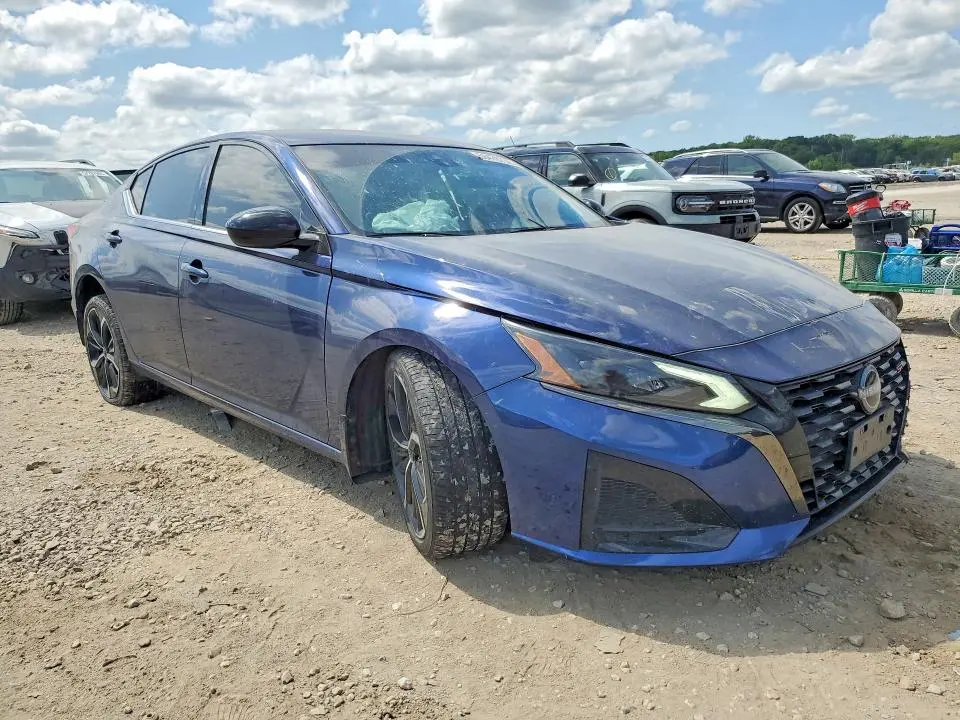 2023 NISSAN ALTIMA SR  