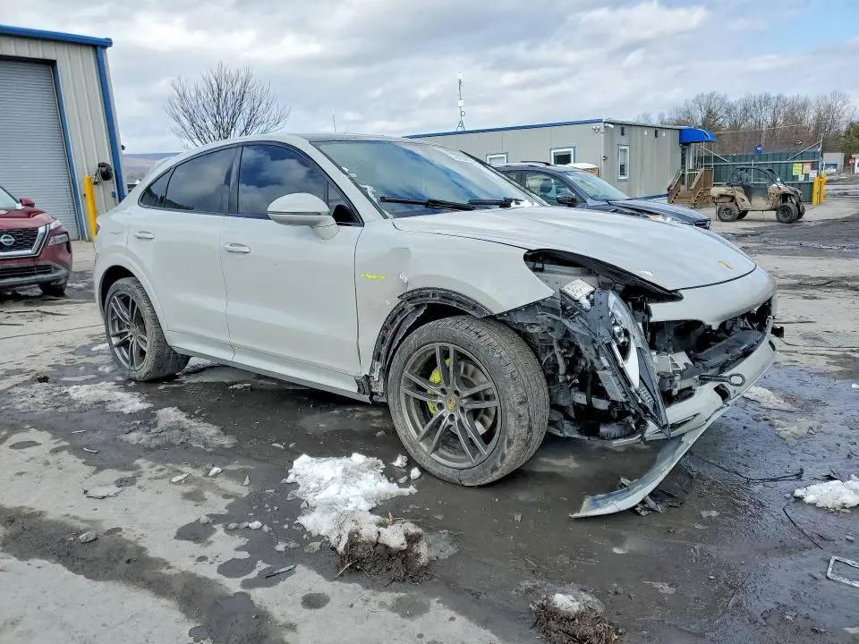 2022 PORSCHE CAYENNE E HYBRID COUPE  