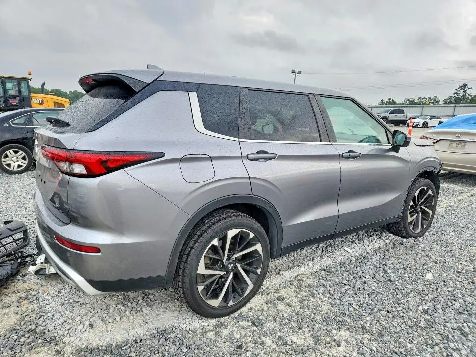 2022 MITSUBISHI OUTLANDER SE  