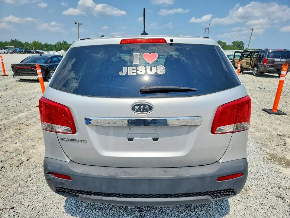 2011 KIA SORENTO LX  
