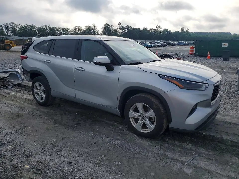 2022 TOYOTA HIGHLANDER LE  