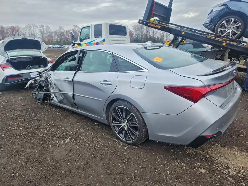 2019 TOYOTA AVALON XLE  