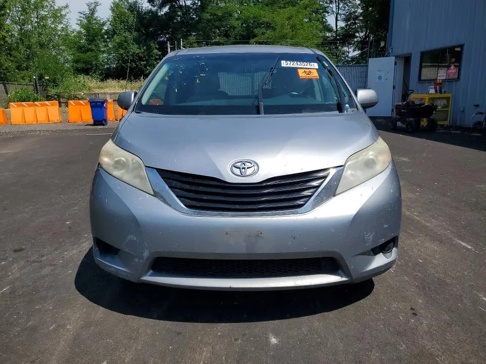 2012 TOYOTA SIENNA LE  
