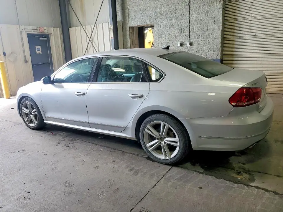 2013 VOLKSWAGEN PASSAT SE  