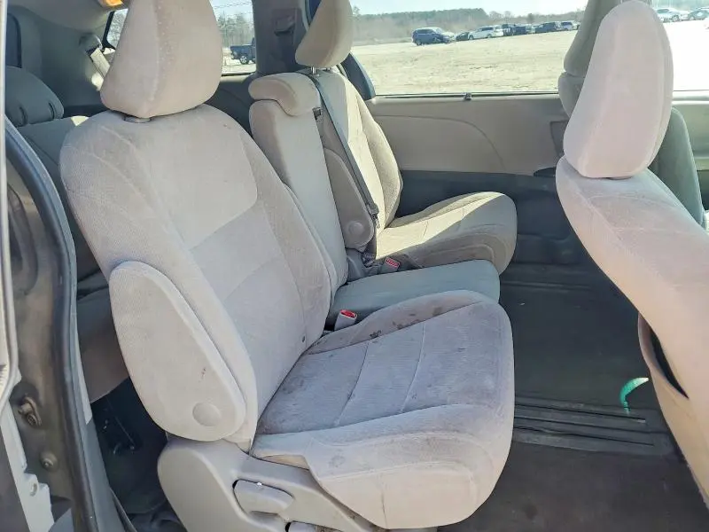 2016 TOYOTA SIENNA LE 8-PASSENGER  