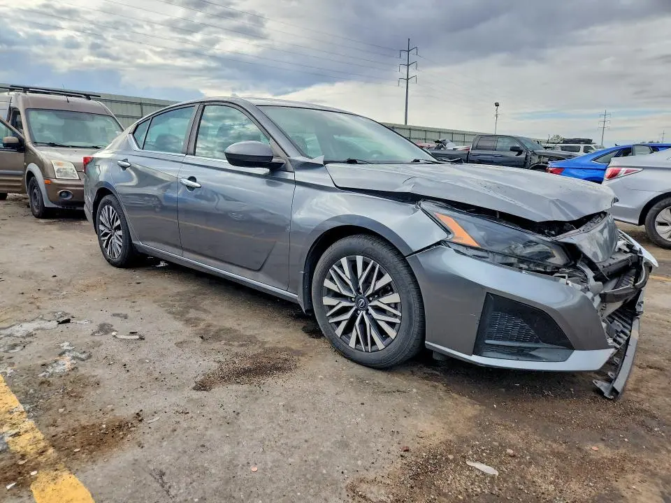 2023 NISSAN ALTIMA SV  