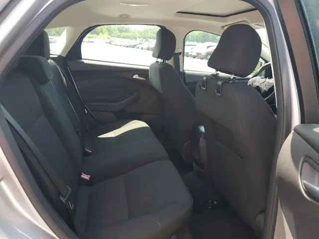 2015 FORD FOCUS SE  