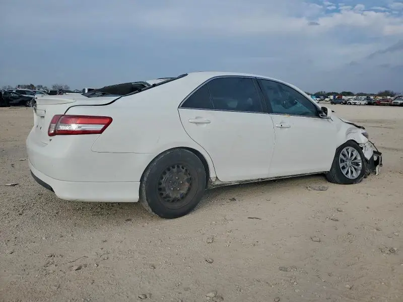 2011 TOYOTA CAMRY SE  