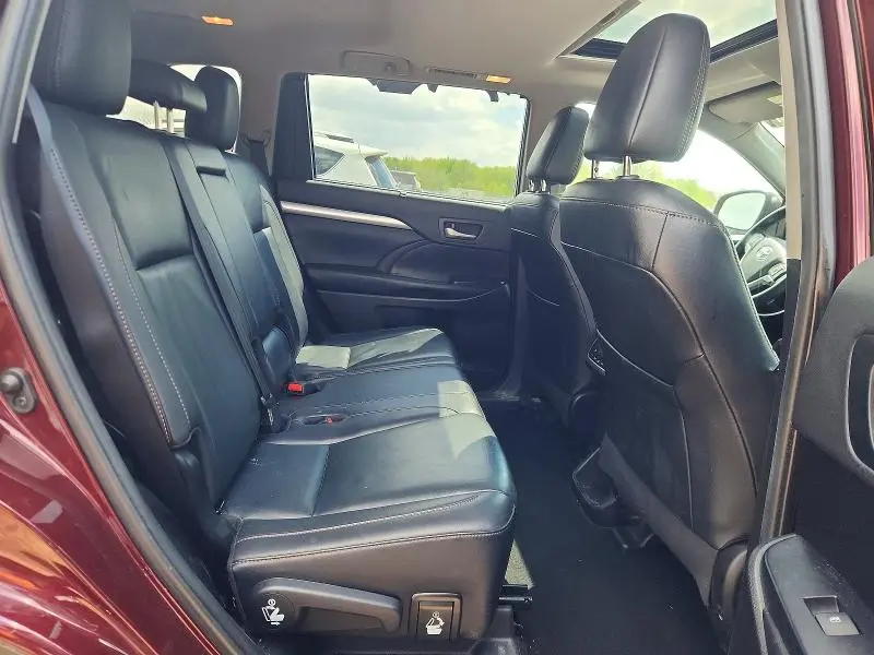 2019 TOYOTA HIGHLANDER XLE  