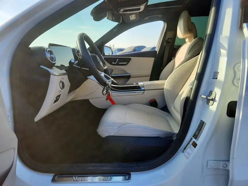 2025 MERCEDES-BENZ C 300  