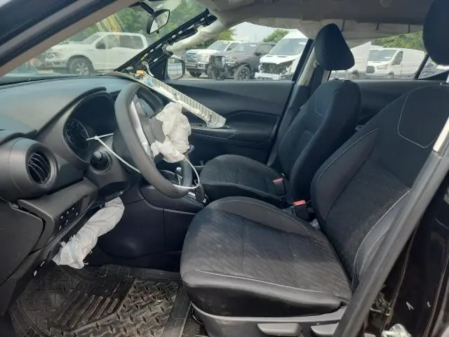 2021 NISSAN KICKS S  