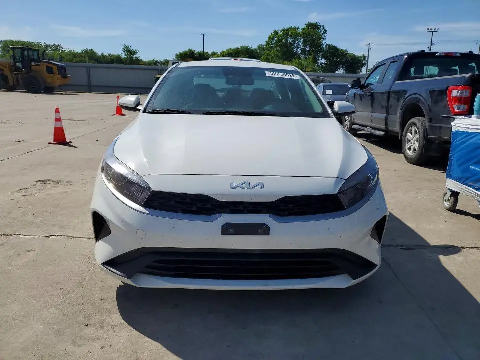 2023 KIA FORTE LX  