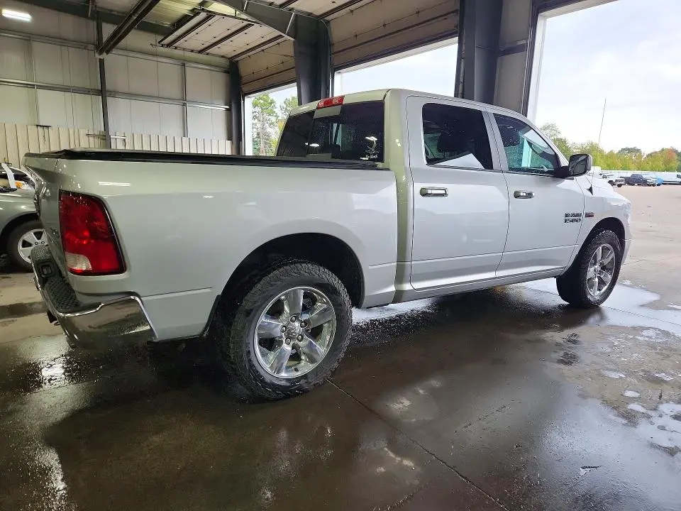2015 RAM 1500 SLT  