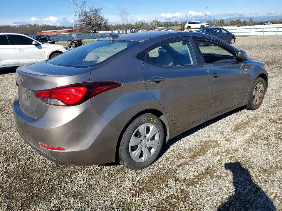2016 HYUNDAI ELANTRA SE  