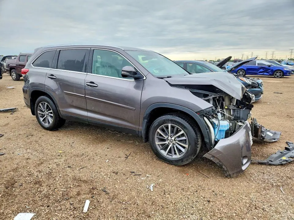 2019 TOYOTA HIGHLANDER XLE  