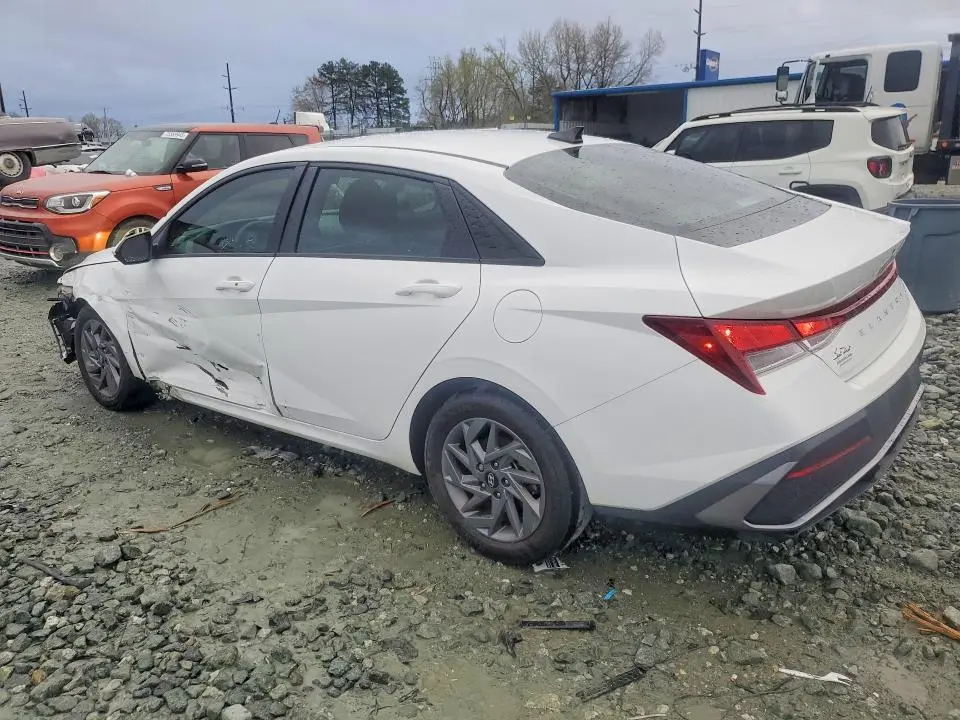 2024 HYUNDAI ELANTRA SEL  