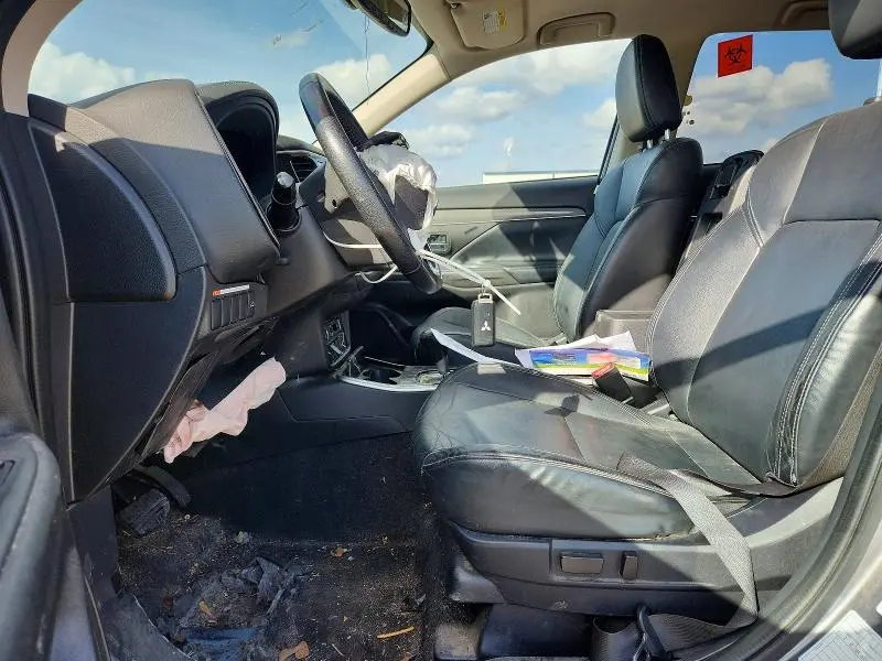 2019 MITSUBISHI OUTLANDER SE  