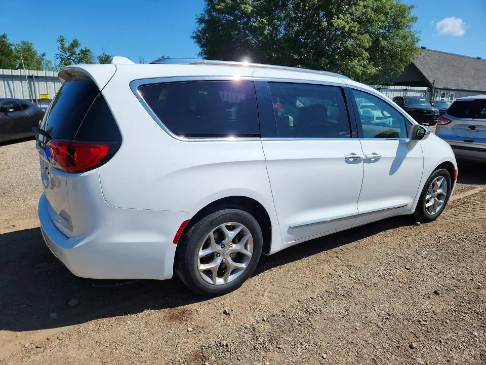 2019 CHRYSLER PACIFICA LIMITED  