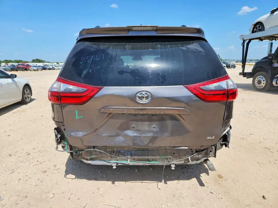 2020 TOYOTA SIENNA XLE 8-PASSENGER  