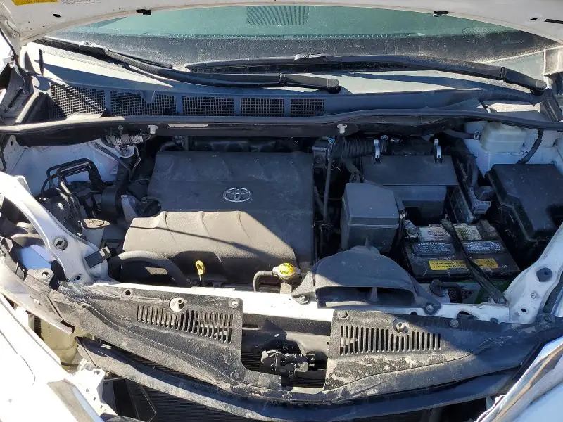 2011 TOYOTA SIENNA LE  