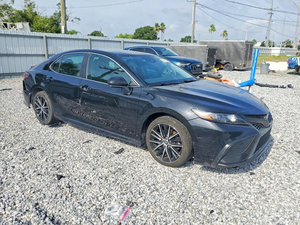 2021 TOYOTA CAMRY SE  