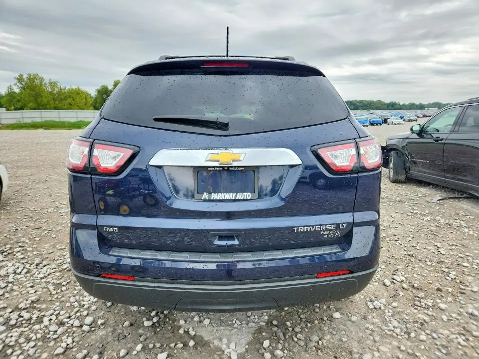 2015 CHEVROLET TRAVERSE LT  